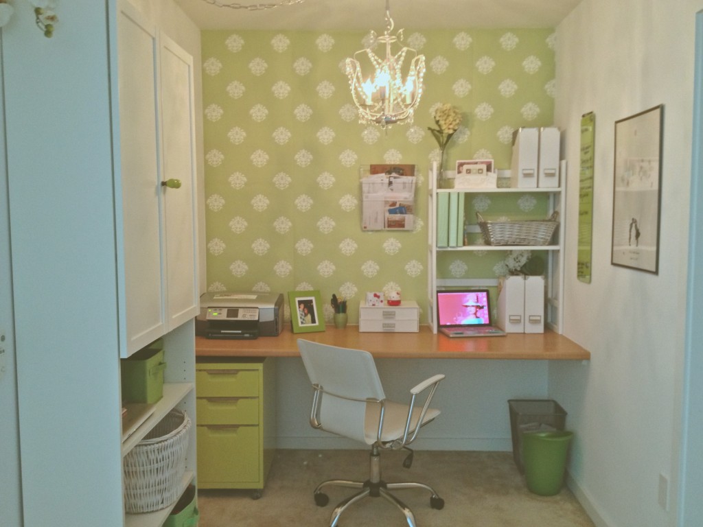 Chic and pretty green office