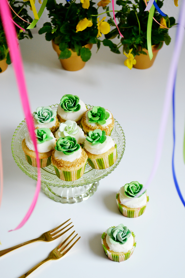 mini-candy-cupcake-1